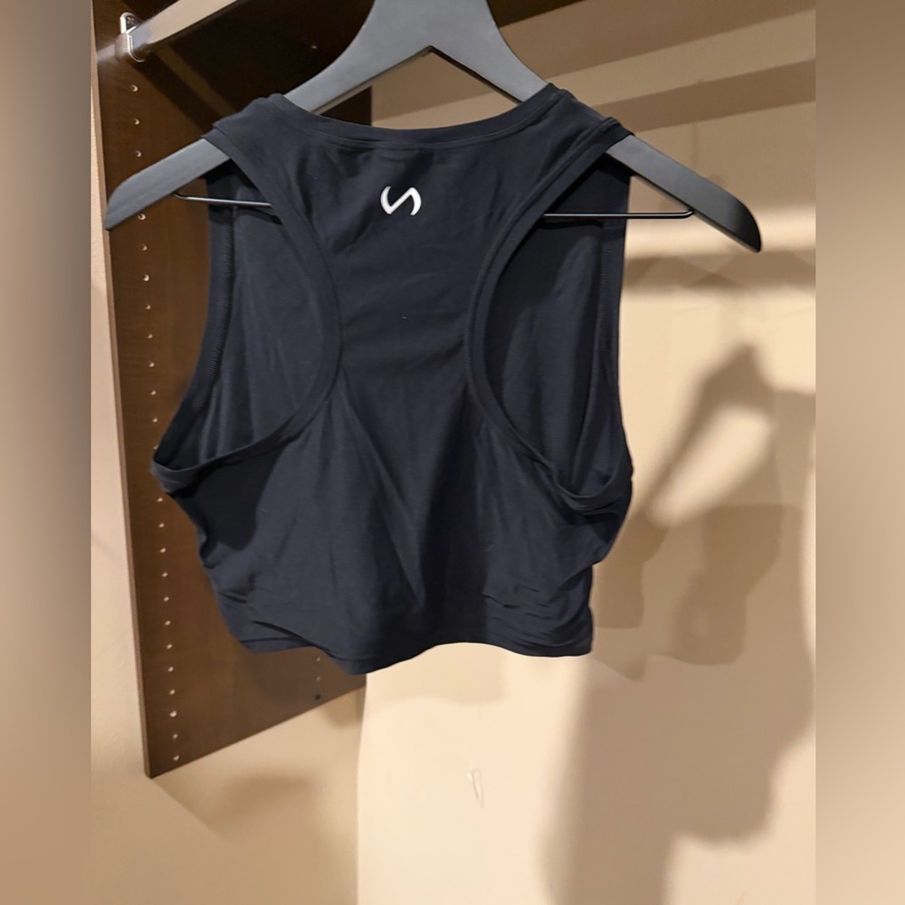 Sleek Black Sleeveless Crop Top - Picture 2 of 2